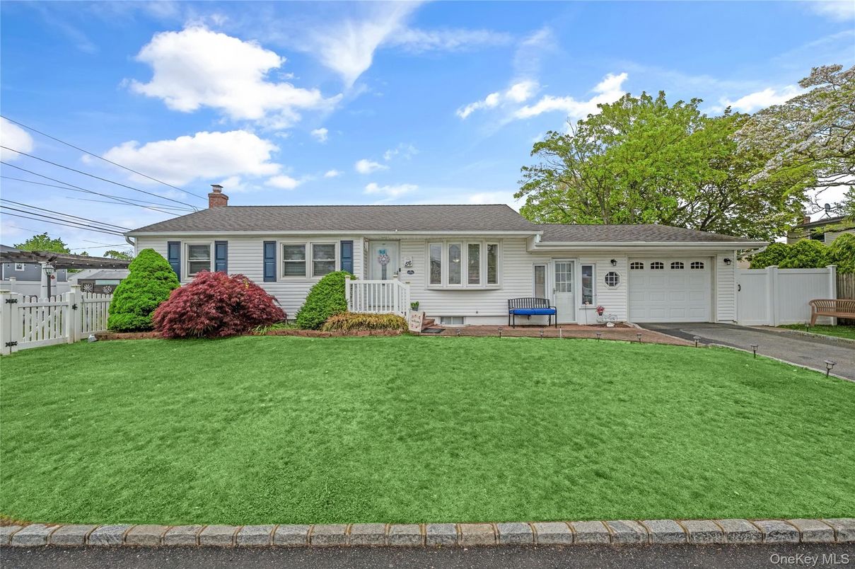 Attached, Exterior, Facade, Ranch