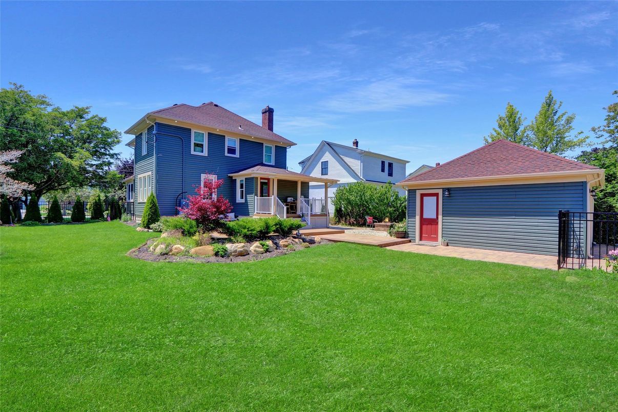Backyard, Detached Garage, Exterior