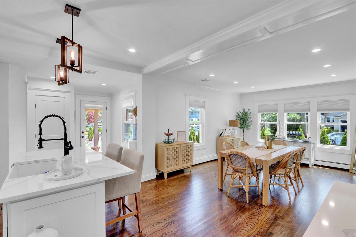 Dining room, Interior, Kitchen, Pendant Lights, Recessed Lighting, Wood Texture Flooring