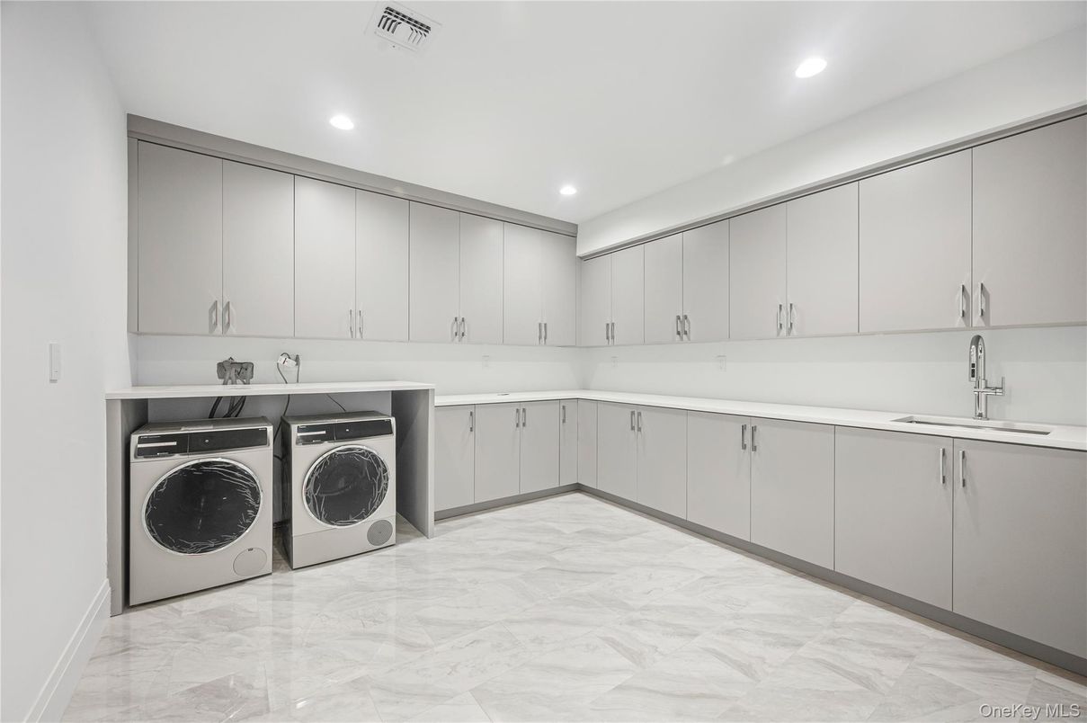 Interior, Marble, Recessed Lighting, Washer