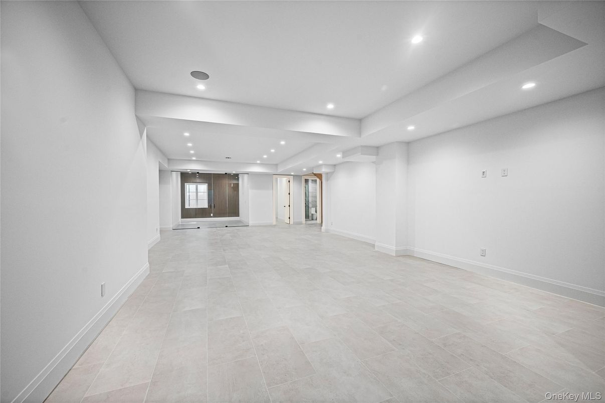 Empty room, Interior, Recessed Lighting