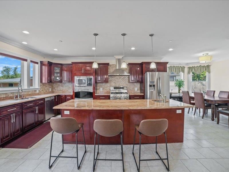 Dining room, Interior, Kitchen, Pendant Lights, Recessed Lighting, Stainless Steel Appliances