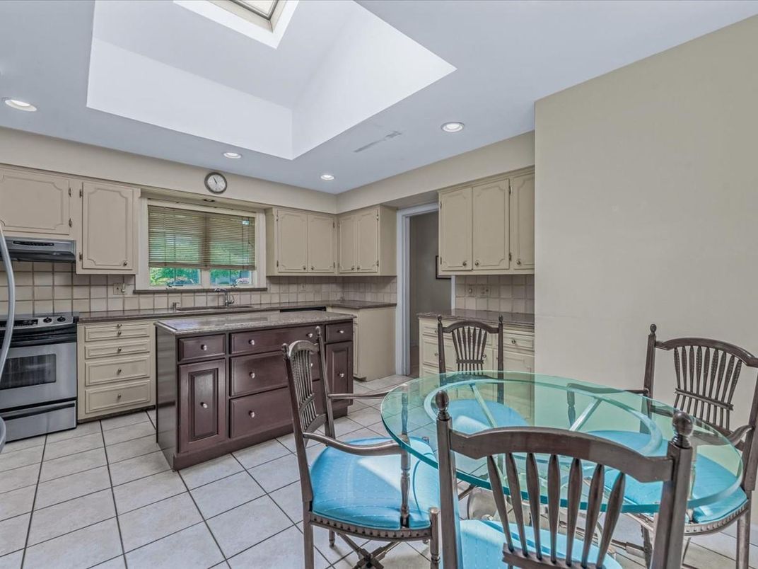 Dining room, Interior, Kitchen, Recessed Lighting