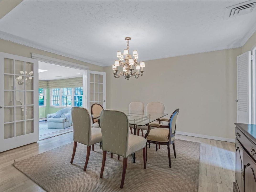 Chandelier, Dining room, Interior, Recessed Lighting, Wood Texture Flooring