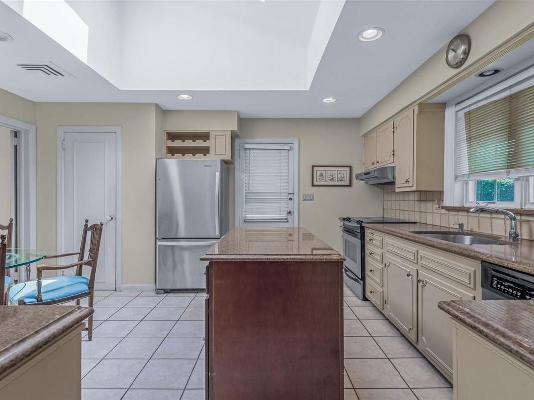 Dining room, Interior, Kitchen, Recessed Lighting