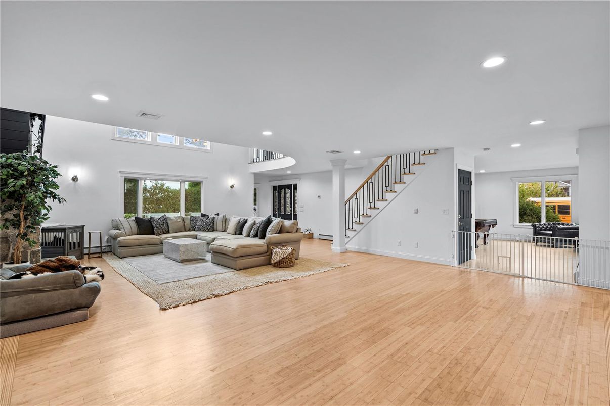 Interior, Living room, Recessed Lighting, Wood Texture Flooring