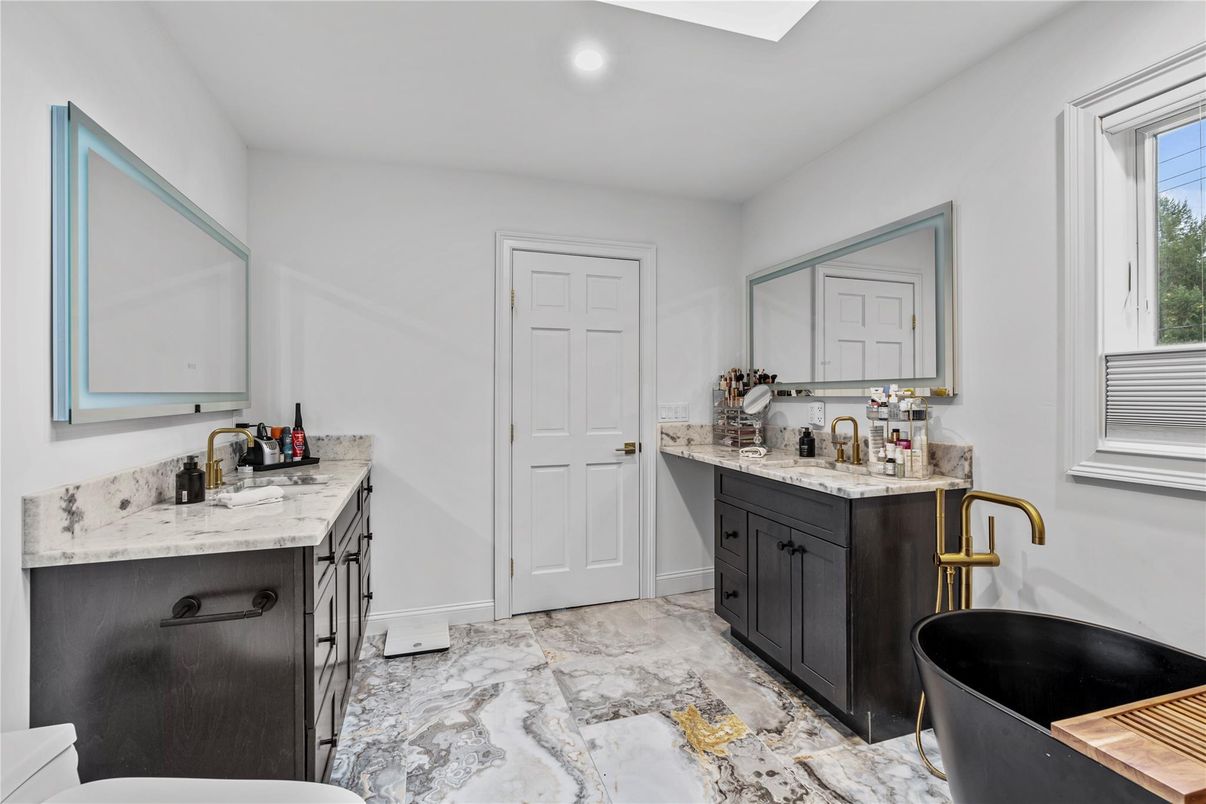 Bathroom, Dual Sink Vanities, Free Standing Baths, Interior, Marble, Recessed Lighting
