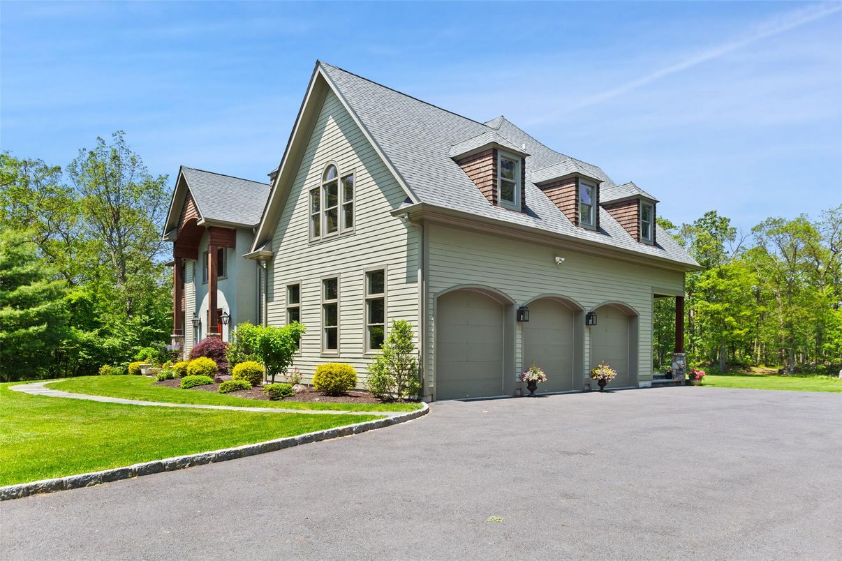 Attached, Exterior, Facade, Farmhouse