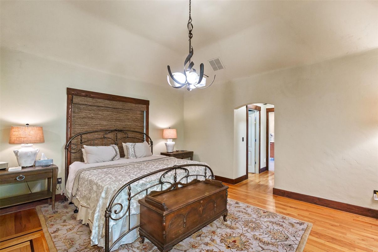 Bedroom, Interior, Pendant Lights, Wood Texture Flooring
