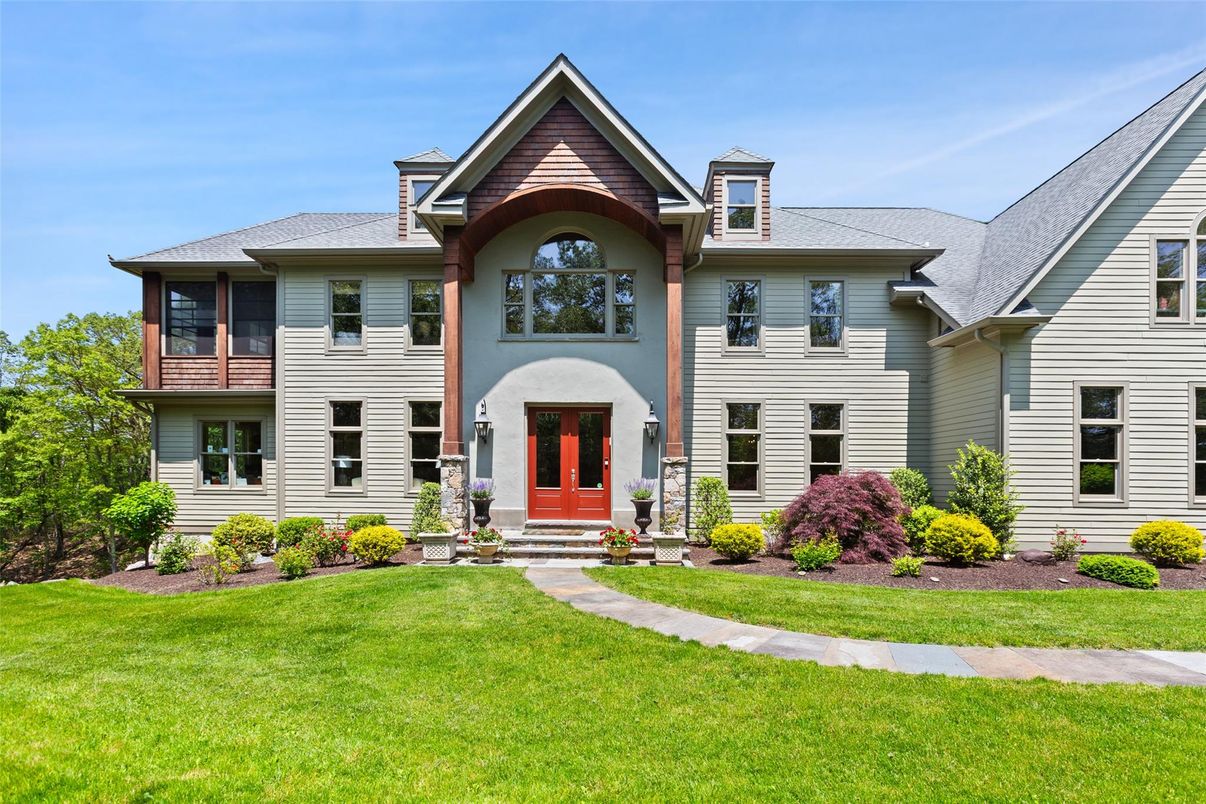 Exterior, Facade, Farmhouse