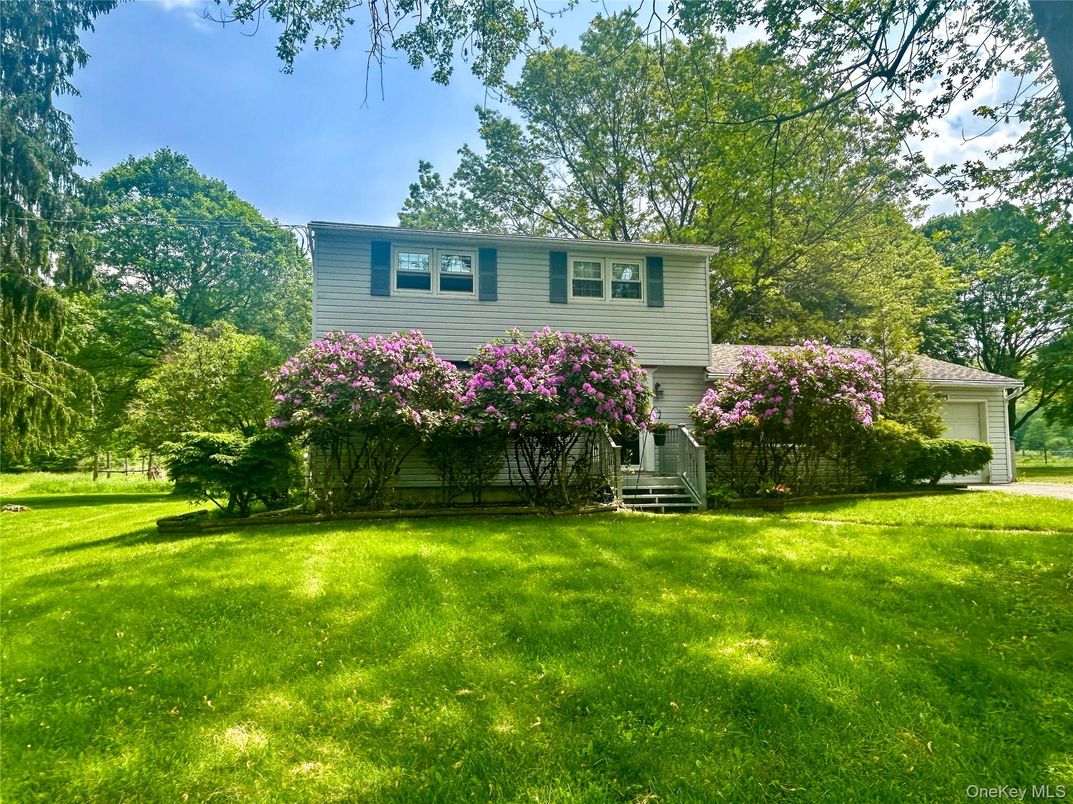 Backyard, Exterior, Facade, Raised Ranch