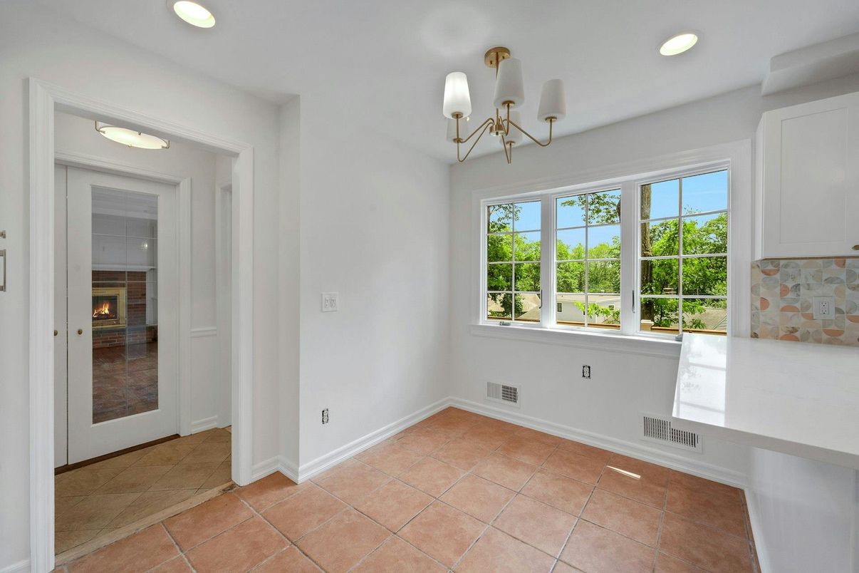 Chandelier, Empty room, Interior, Recessed Lighting