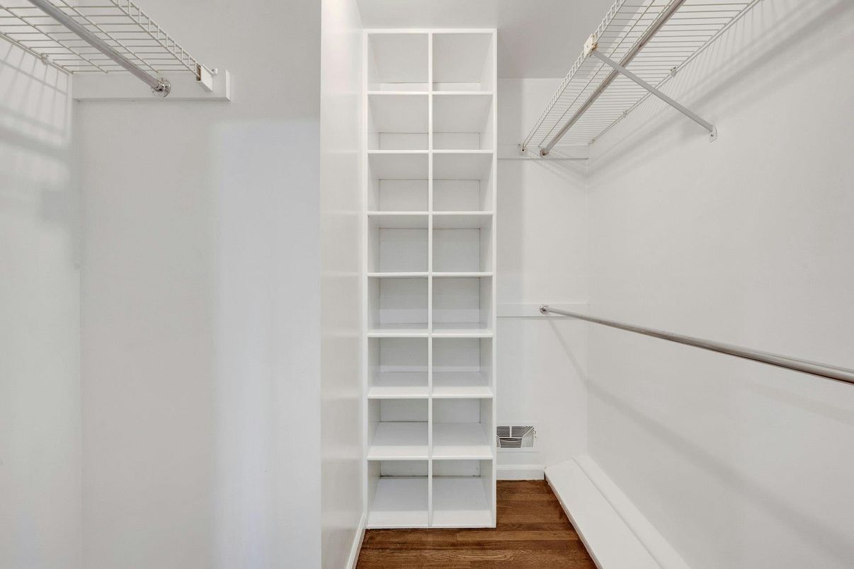 Interior, Walk-in Closets, Wood Texture Flooring