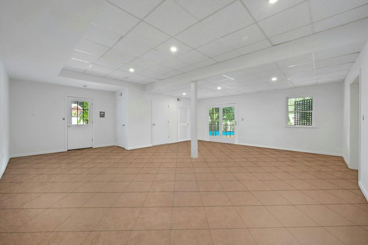 Empty room, Interior, Recessed Lighting