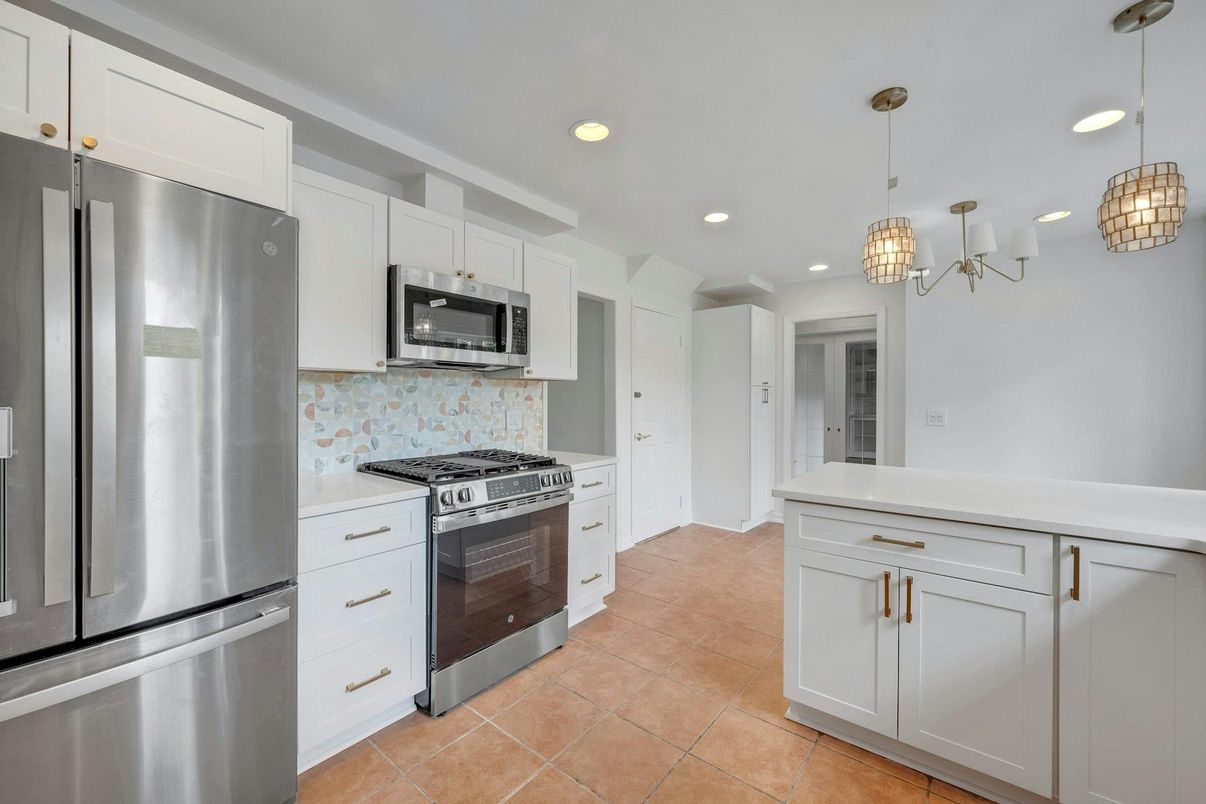 Interior, Kitchen, Pendant Lights, Recessed Lighting, Stainless Steel Appliances