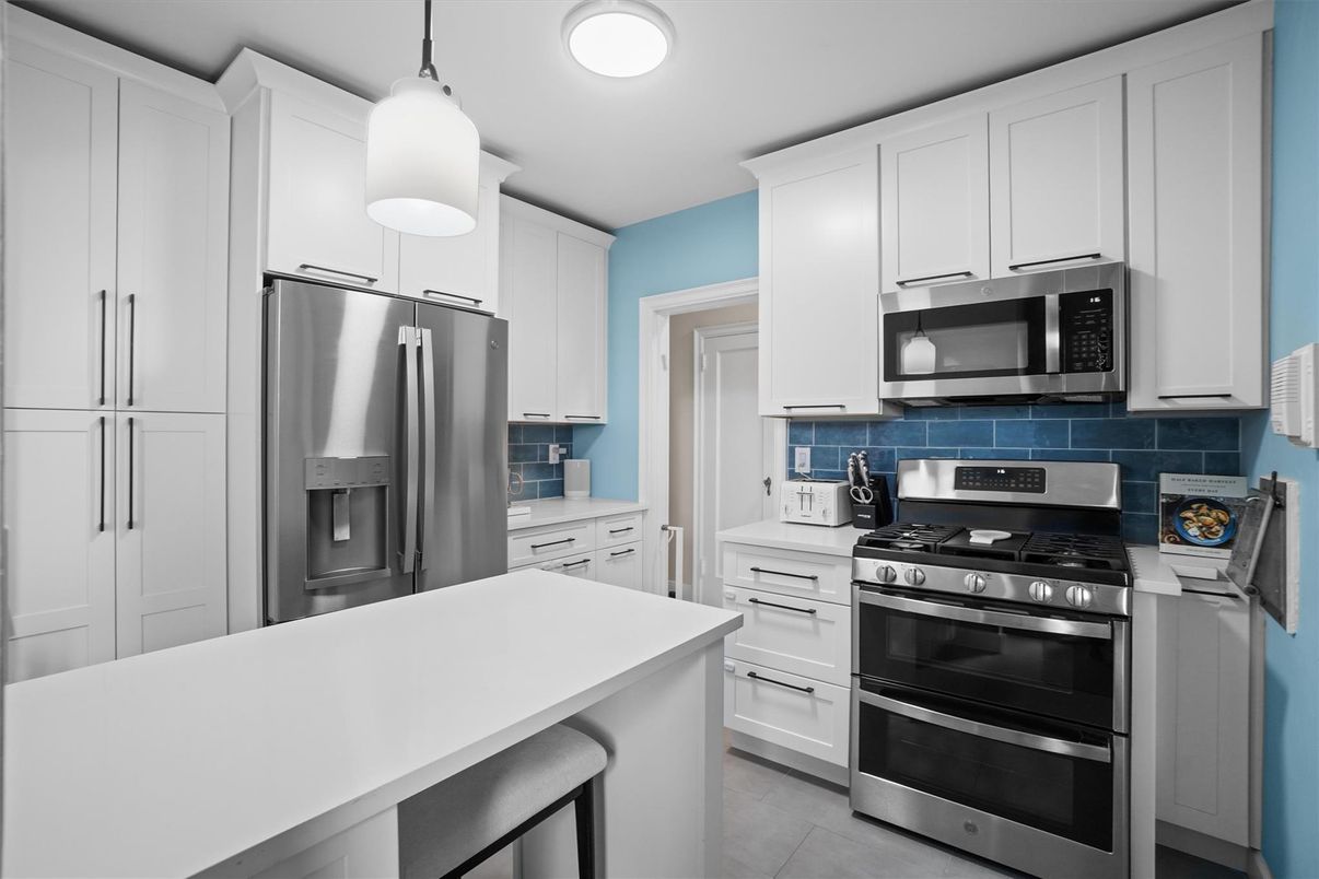 Interior, Kitchen, Pendant Lights, Recessed Lighting, Stainless Steel Appliances