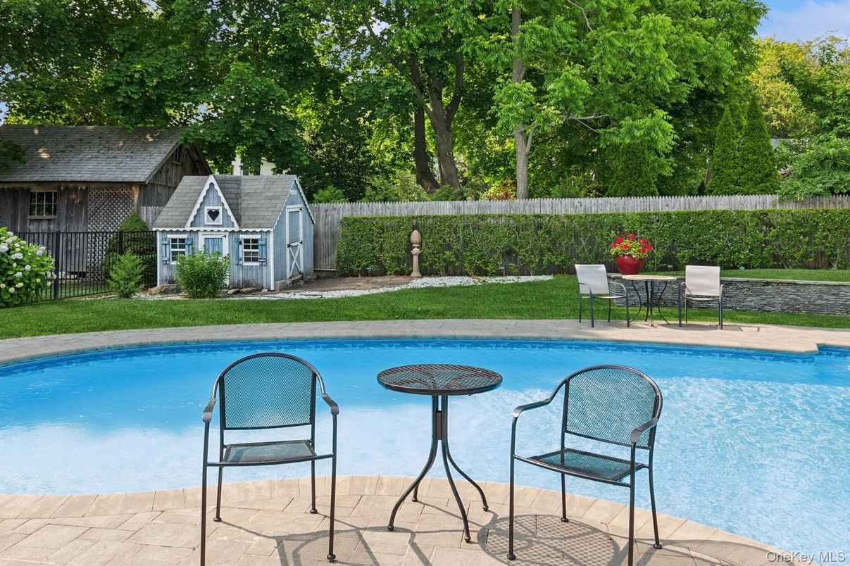 Exterior, Pool