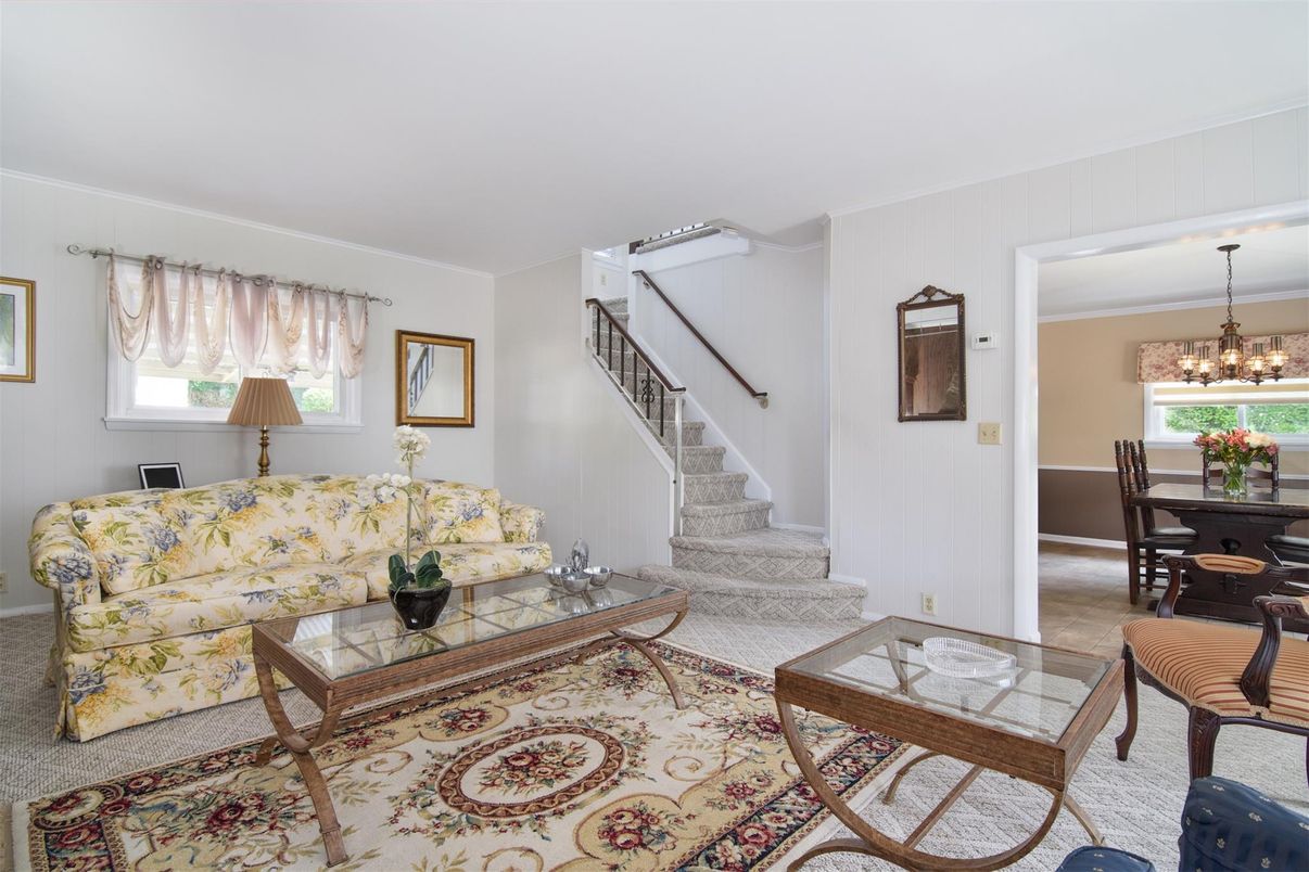 Chandelier, Dining room, Interior, Living room