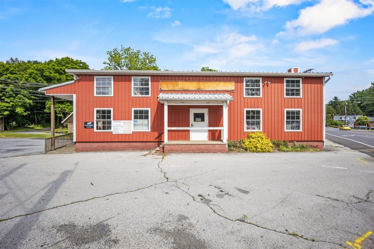 Exterior, Facade, Georgian