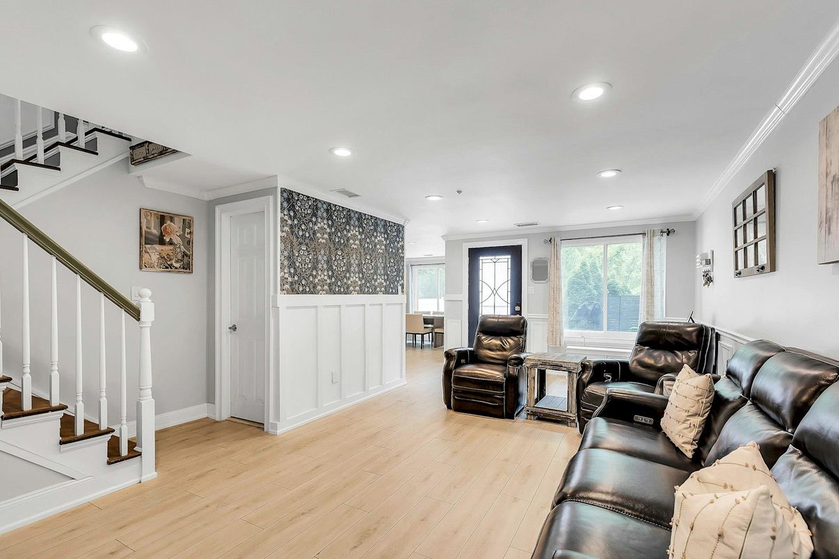 Interior, Living room, Recessed Lighting, Wood Texture Flooring