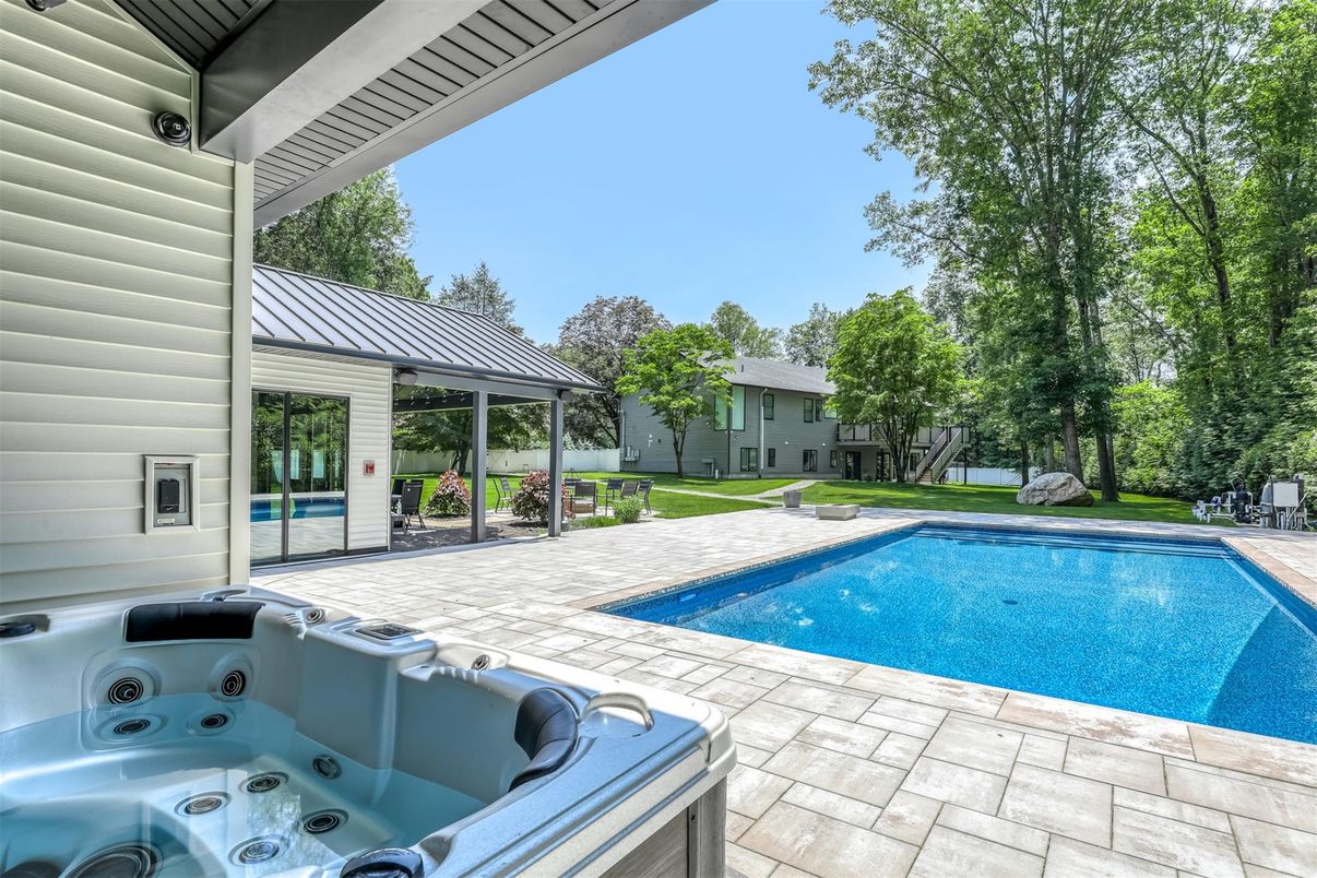 Exterior, Hot Tub, Pool