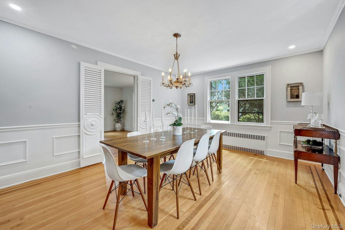 Chandelier, Dining room, Interior, Recessed Lighting, Wood Texture Flooring