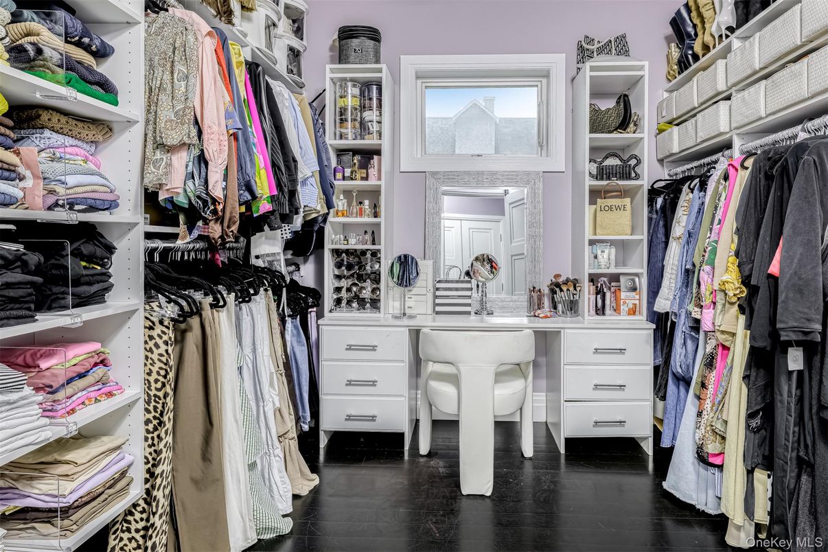 Interior, Walk-in Closets, Wood Texture Flooring