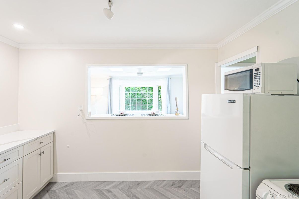 Interior, Kitchen, Recessed Lighting, Washer, Wood Texture Flooring