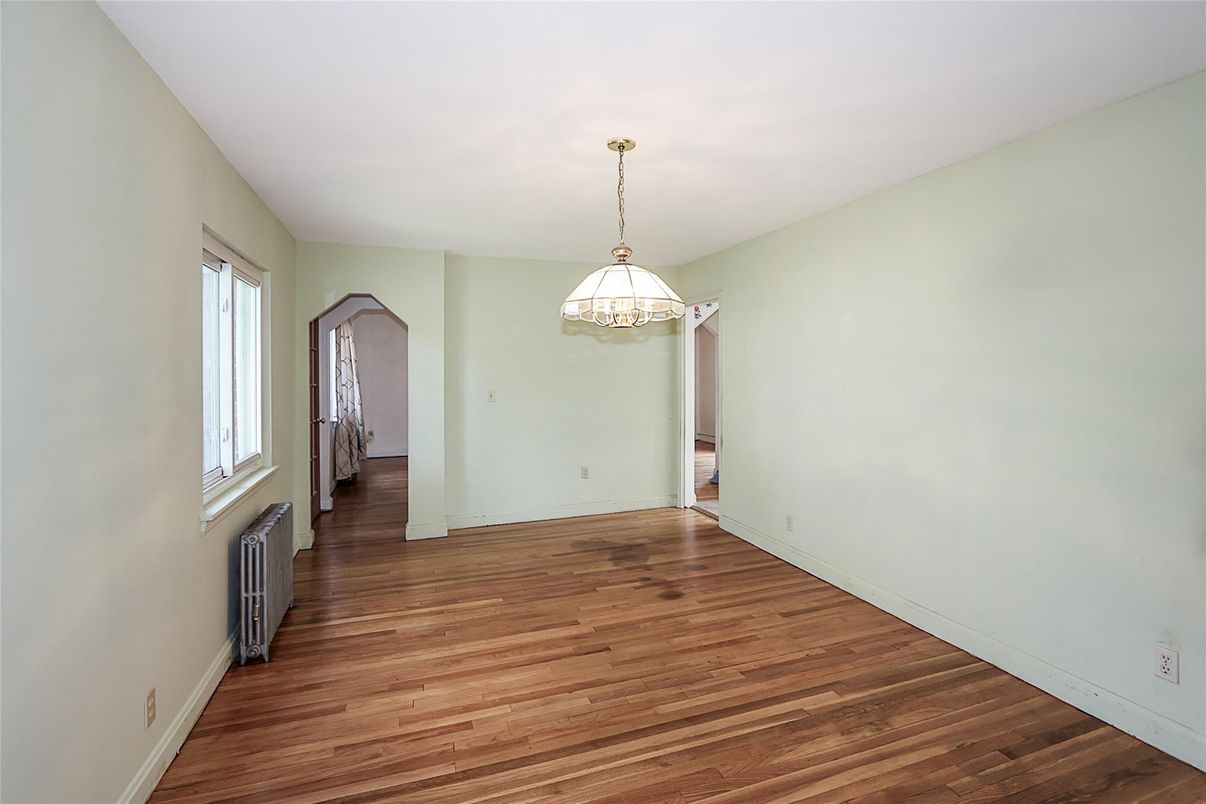 Empty room, Interior, Pendant Lights, Wood Texture Flooring