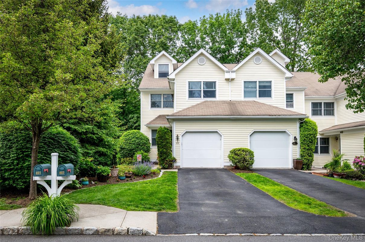 Attached, Exterior, Facade, Farmhouse