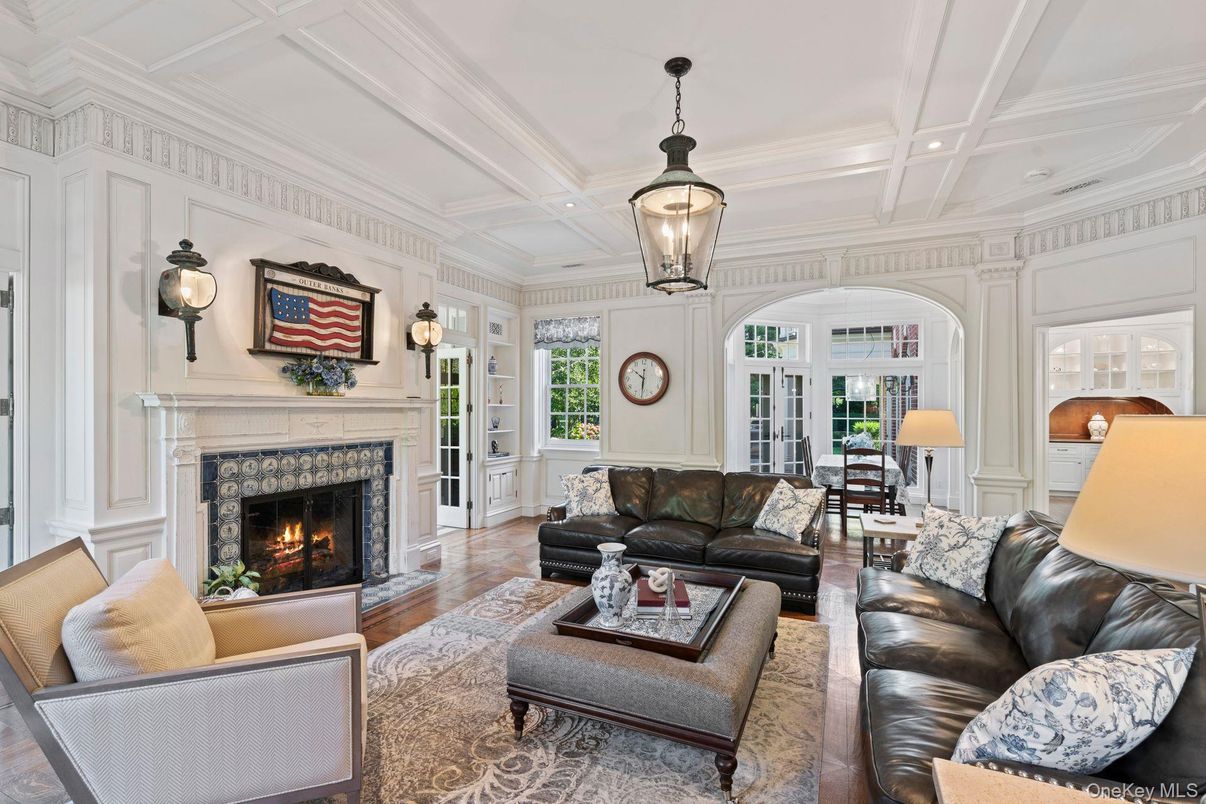 Fireplace, Interior, Living room, Pendant Lights, Recessed Lighting, Wood Texture Flooring