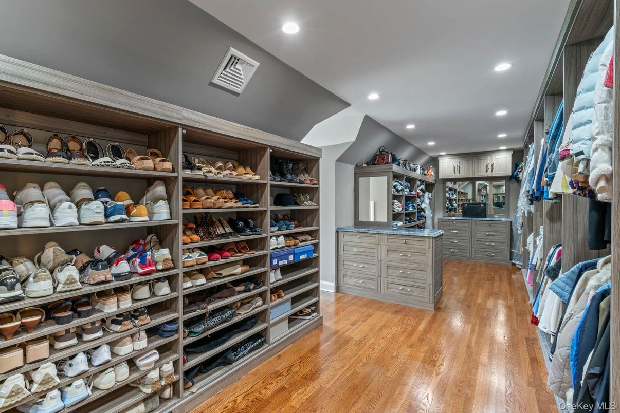 Interior, Recessed Lighting, Walk-in Closets, Wood Texture Flooring
