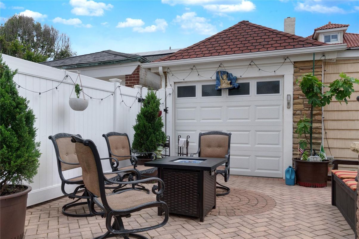Detached Garage, Exterior