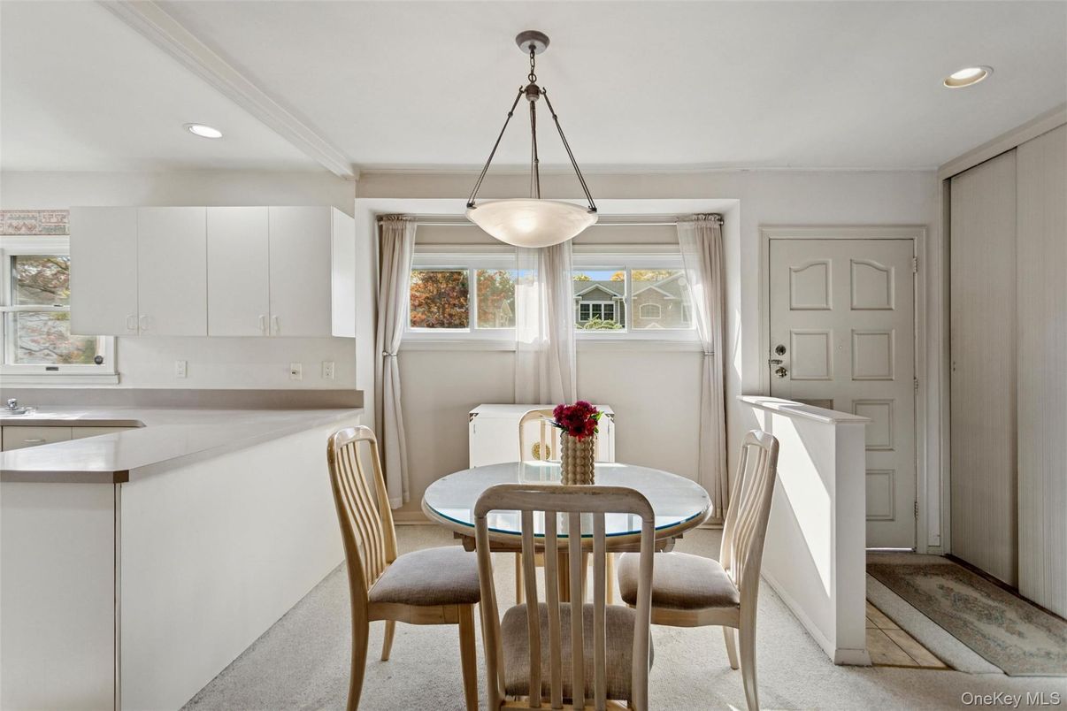 Dining room, Interior, Pendant Lights, Recessed Lighting