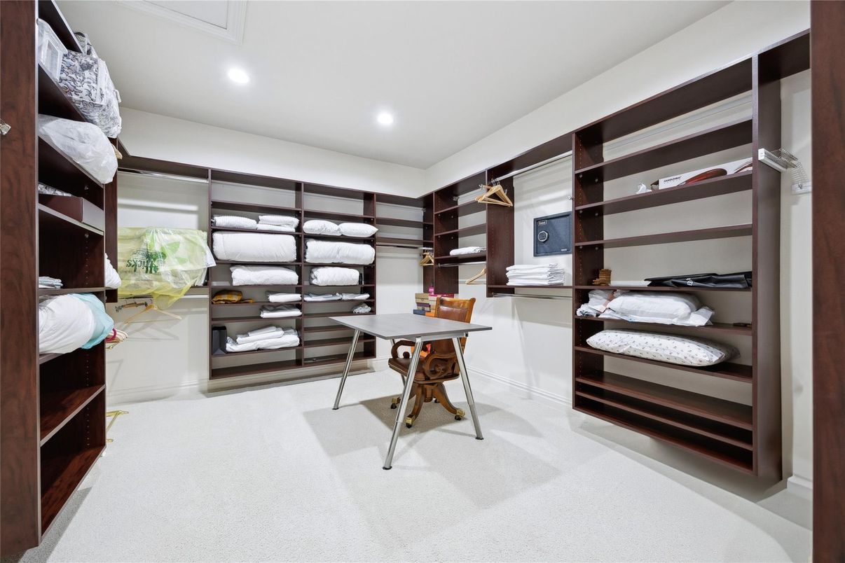 Home Office, Interior, Recessed Lighting, Walk-in Closets