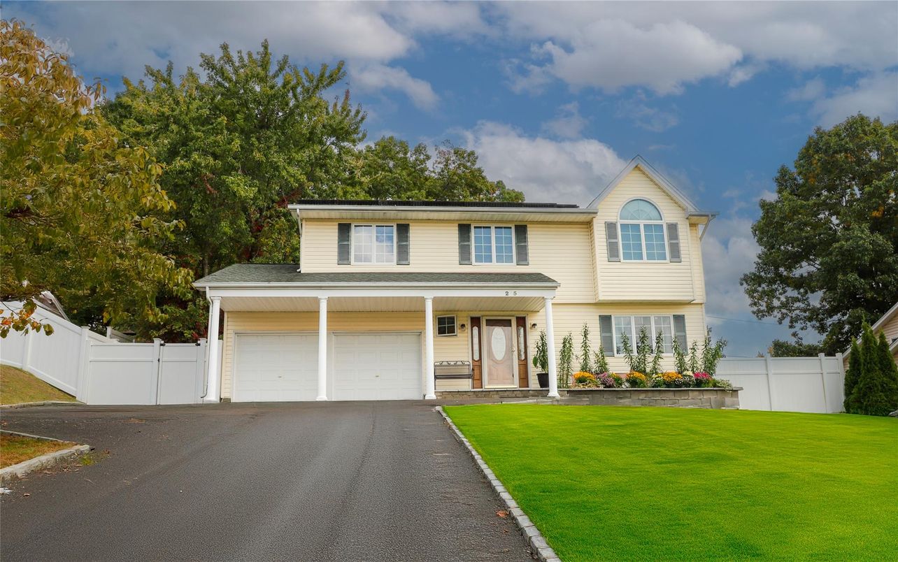 Attached, Exterior, Facade, Farmhouse