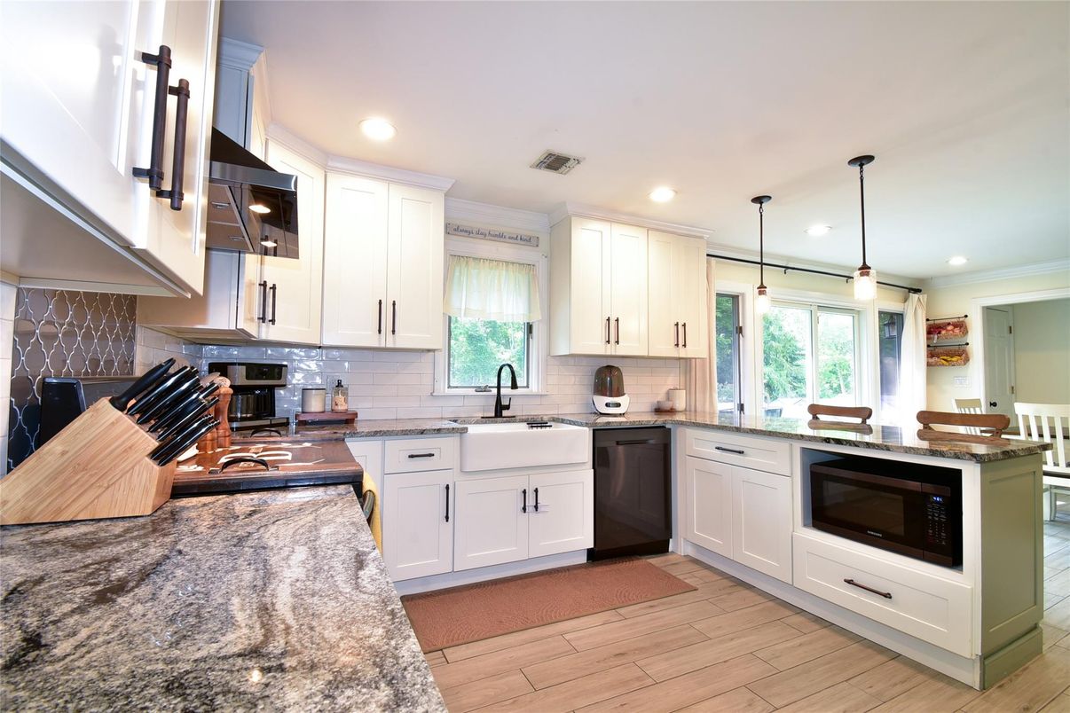 Interior, Kitchen, Pendant Lights, Recessed Lighting, Wood Texture Flooring
