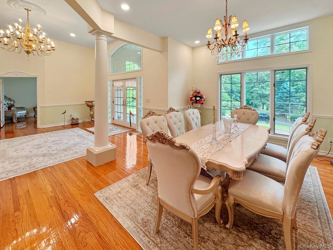 Chandelier, Dining room, Interior, Recessed Lighting, Wood Texture Flooring