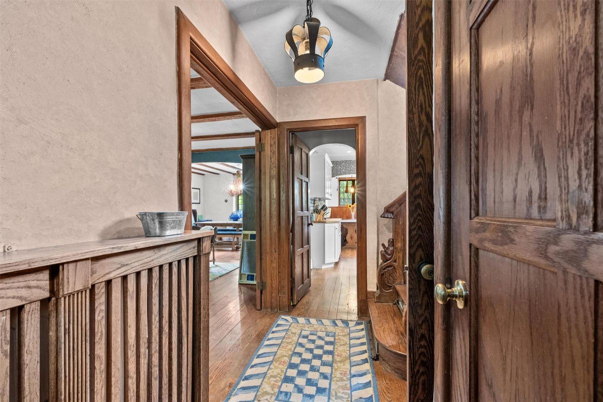 Interior, Pendant Lights, Wood Texture Flooring