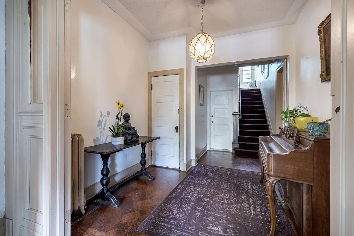 Interior, Pendant Lights, Wood Texture Flooring