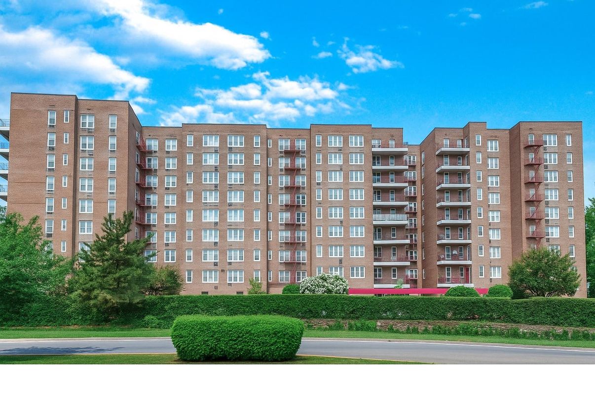 Exterior, Facade, Condo Building
