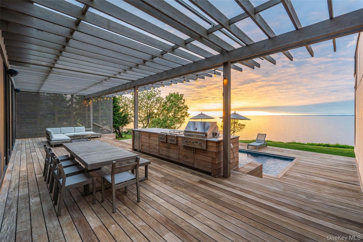 Exterior, Outdoor Kitchen, Pool, Water