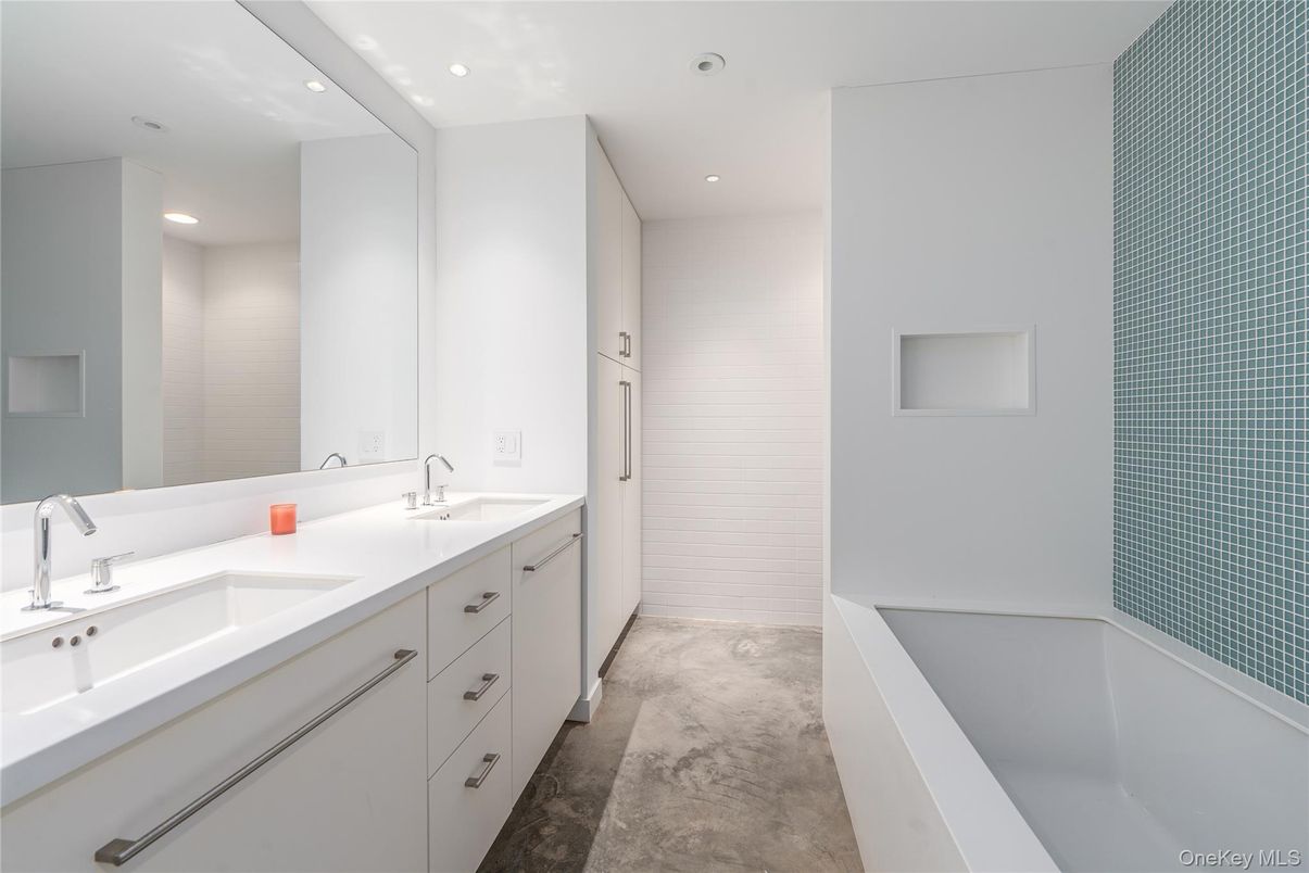 Bathroom, Dual Sink Vanities, Interior, Recessed Lighting