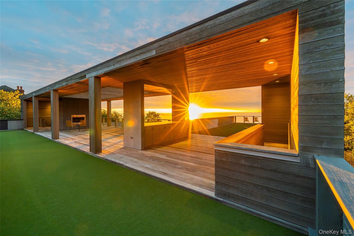 Exterior, Outdoor Kitchen