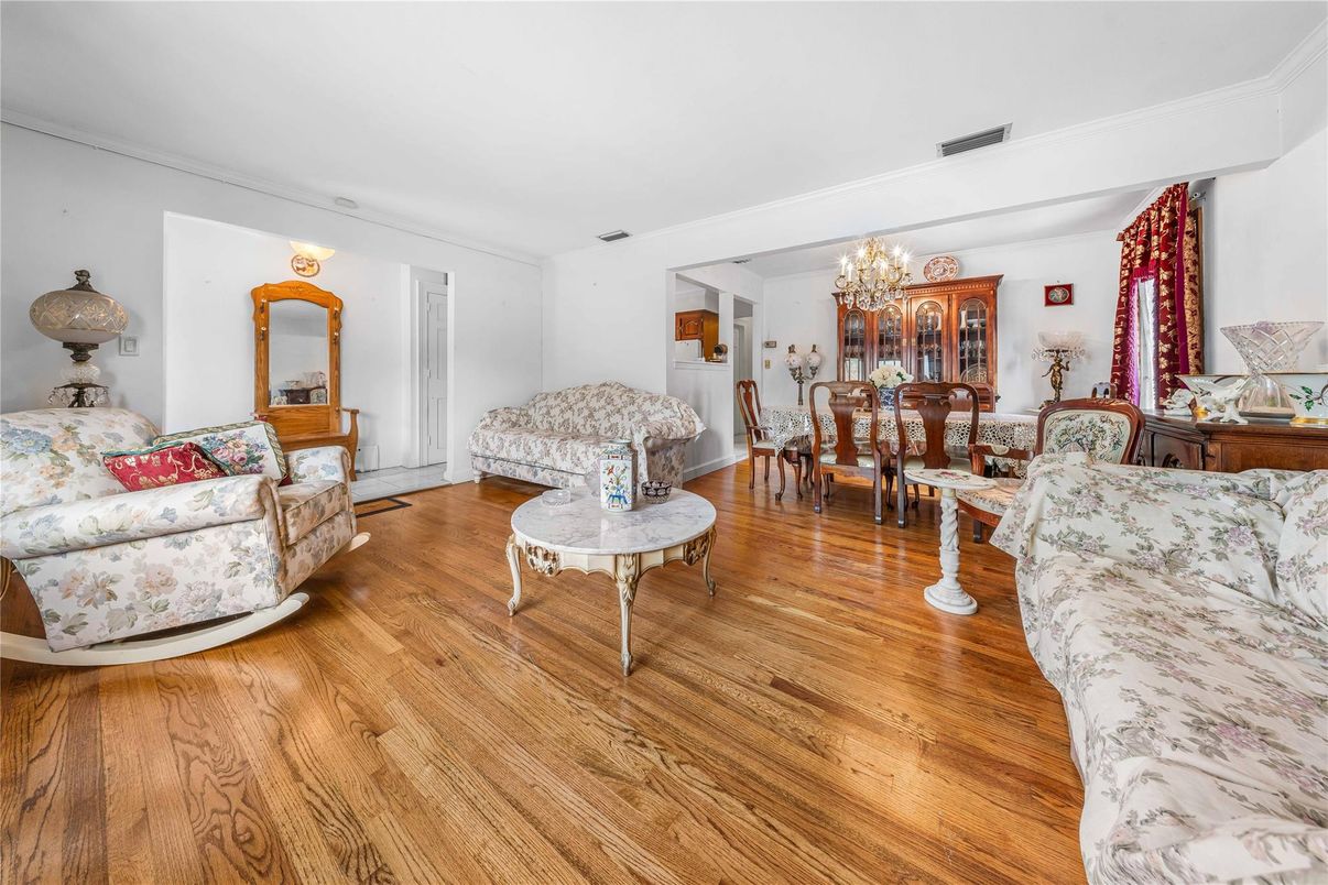 Chandelier, Dining room, Interior, Living room, Wood Texture Flooring