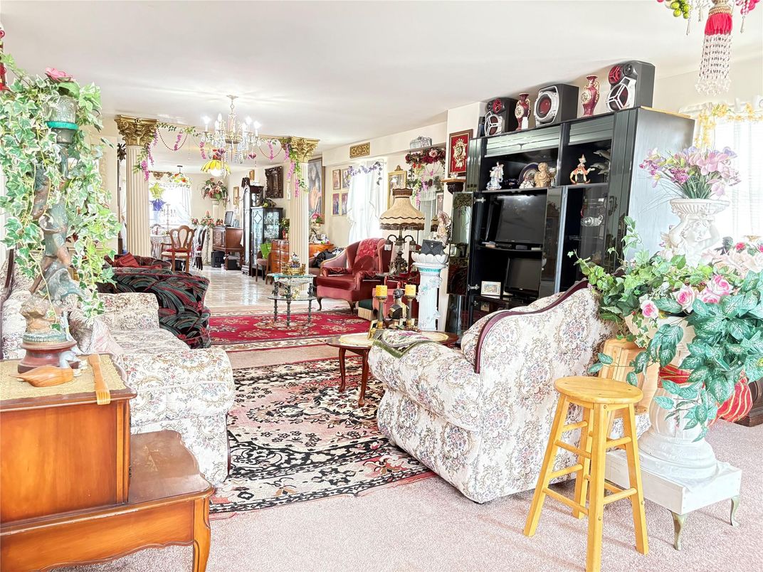 Chandelier, Interior, Living room