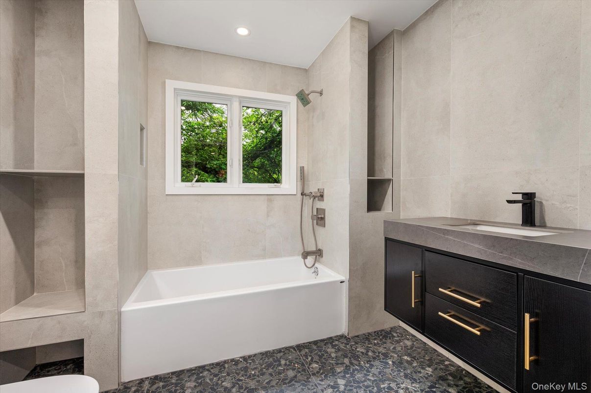 Bathroom, Interior, Recessed Lighting