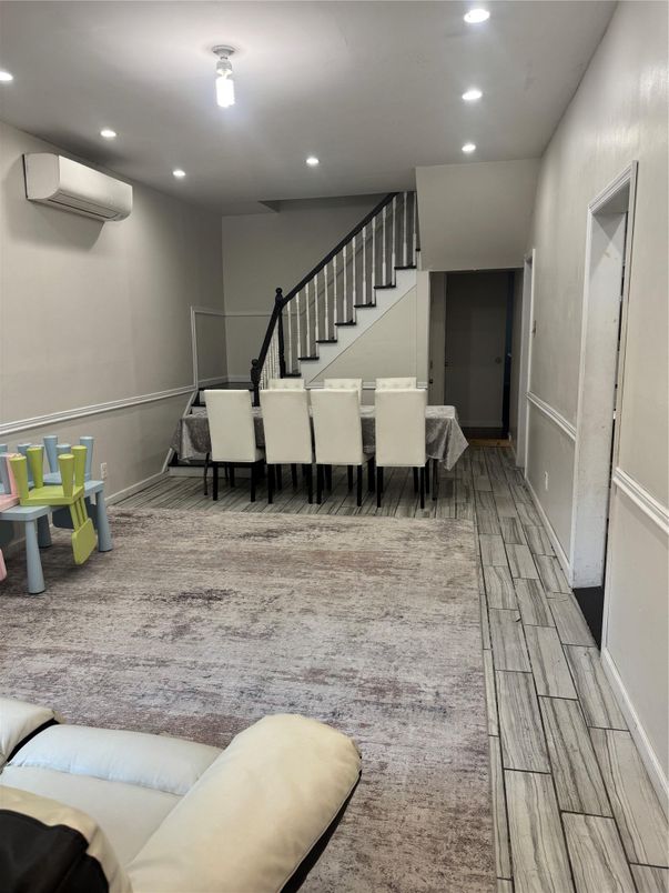 Dining room, Interior, Recessed Lighting