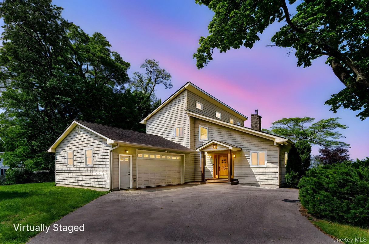 Attached, Exterior, Facade, Farmhouse
