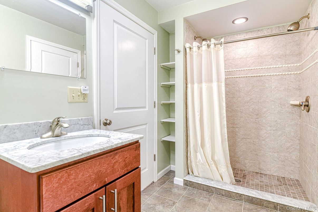 Bathroom, Interior, Recessed Lighting